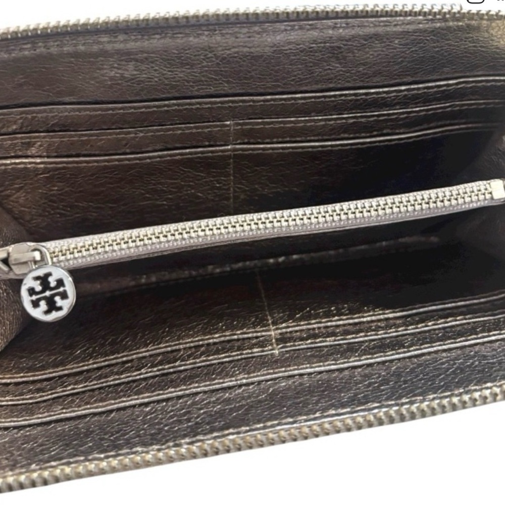 Tory Burch Metallic Silver-Gold Zip Wallet with Logo Medallion - Picture 4 of 4